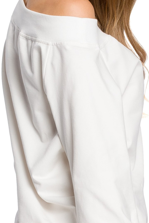 Bluza damska z opadającym ramieniem i rękawem 7/8 ecru me412 Bluza damska z opadającym ramieniem i rękawem 7/8 ecru me412