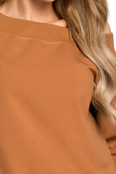 Bluza damska z opadającym ramieniem i rękawem 7/8 karmelowa me412 Bluza damska z opadającym ramieniem i rękawem 7/8 karmelowa me412
