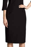 Ołówkowa sukienka z przeszyciem i pękniętym dekoltem czarna me366