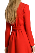 Sukienka dresowa maxi z długim rękawem wiązana w pasie czerwona me354