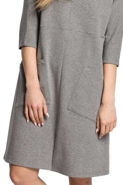Sukienka dresowa midi oversize z kieszeniami rękaw 3/4 szara me353 Sukienka dresowa midi oversize z kieszeniami rękaw 3/4 szara me353