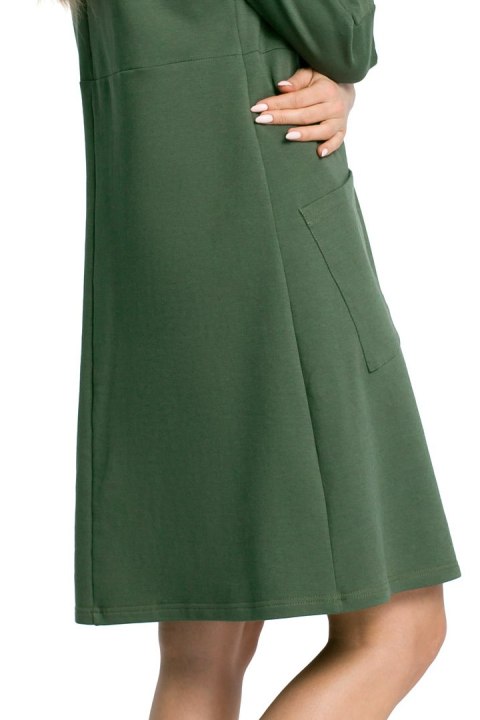 Sukienka dresowa midi oversize z kieszeniami rękaw 3/4 zielona me353 Sukienka dresowa midi oversize z kieszeniami rękaw 3/4 zielona me353