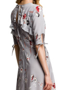 Sukienka w kwiaty z falbankami i krótkim rękawem szara me381