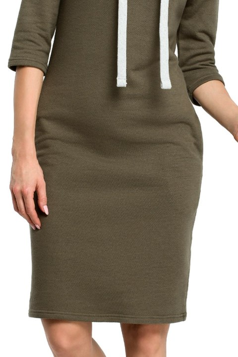Sukienka dresowa midi z kołnierzem i rękawem 3/4 khaki me391 Sukienka dresowa midi z kołnierzem i rękawem 3/4 khaki me391