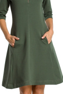 Sukienka rozkloszowana midi ze stójką i rękawem 3/4 zielona me349
