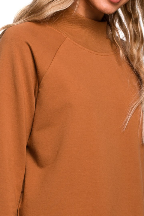 Bluza damska dzianinowa oversize ze ściągaczem karmelowa me443 Bluza damska dzianinowa oversize ze ściągaczem karmelowa me443