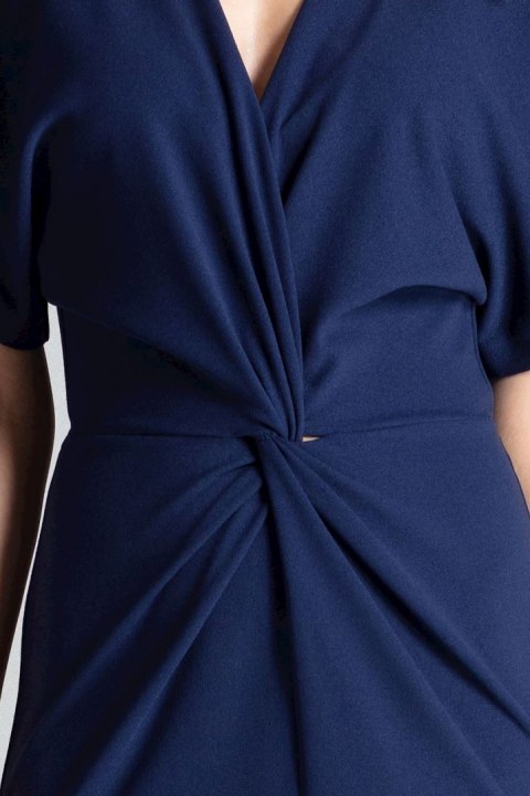 Elegancka sukienka midi z gumką w pasie i krótkim rękawem granatowa M687 Elegancka sukienka midi z gumką w pasie i krótkim rękawem granatowa M687