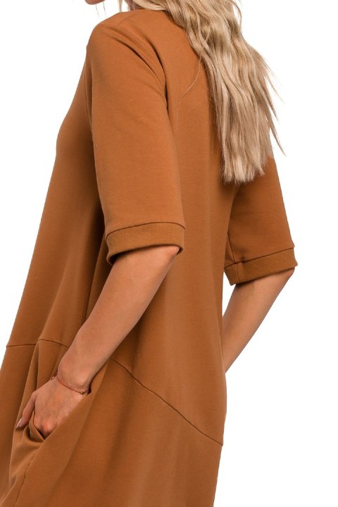 Sukienka bombka midi oversize z krótkim rękawem karmelowa me451 Sukienka bombka midi oversize z krótkim rękawem karmelowa me451