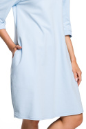 Luźna sukienka oversize midi z dekoltem V z tyłu błękitna me417
