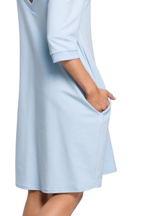 Luźna sukienka oversize midi z dekoltem V z tyłu błękitna me417 Luźna sukienka oversize midi z dekoltem V z tyłu błękitna me417