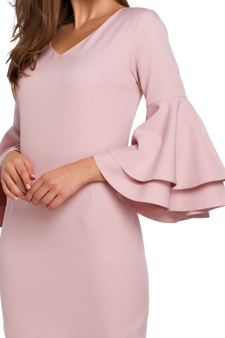 Elegancka sukienka ołówkowa midi falbany przy rękawach różowa k002