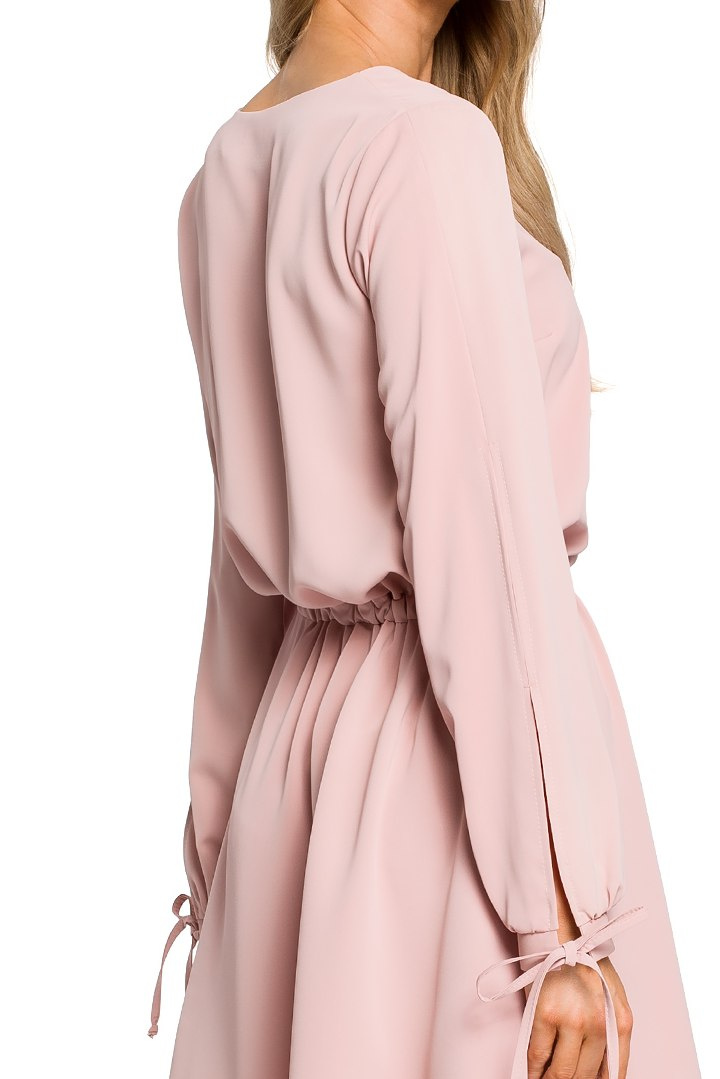 Sukienka boho rozkloszowana mini z długim rękawem pudrowa me426 Sukienka boho rozkloszowana mini z długim rękawem pudrowa me426