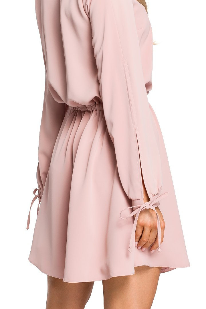 Sukienka boho rozkloszowana mini z długim rękawem pudrowa me426 Sukienka boho rozkloszowana mini z długim rękawem pudrowa me426