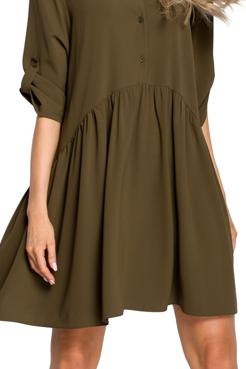 Sukienka rozkloszowana mini z krótkim rękawem zapinana khaki me427 Sukienka rozkloszowana mini z krótkim rękawem zapinana khaki me427