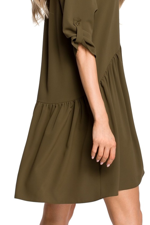 Sukienka rozkloszowana mini z krótkim rękawem zapinana khaki me427 Sukienka rozkloszowana mini z krótkim rękawem zapinana khaki me427