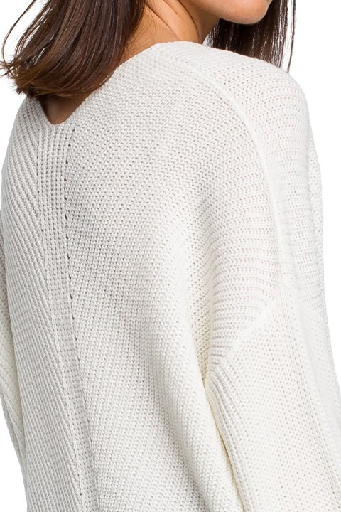Sweter damski asymetryczny z dekoltem w serek ecru BK026 Sweter damski asymetryczny z dekoltem w serek ecru BK026