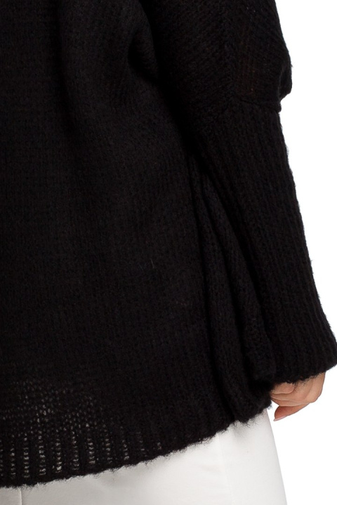 Luźny sweter damski oversize z kieszenią i dekoltem V czarny BK018 Luźny sweter damski oversize z kieszenią i dekoltem V czarny BK018
