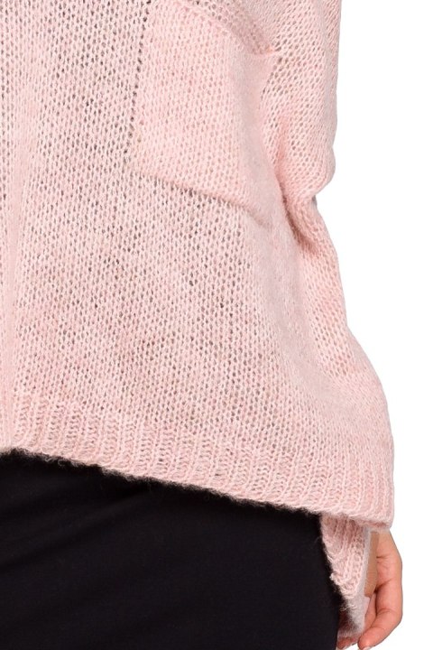 Luźny sweter damski oversize z kieszenią i dekoltem V różowy BK018 Luźny sweter damski oversize z kieszenią i dekoltem V różowy BK018