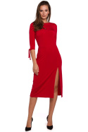 Prosta sukienka dopasowana midi z rozcięciem na nodze czerwona k007