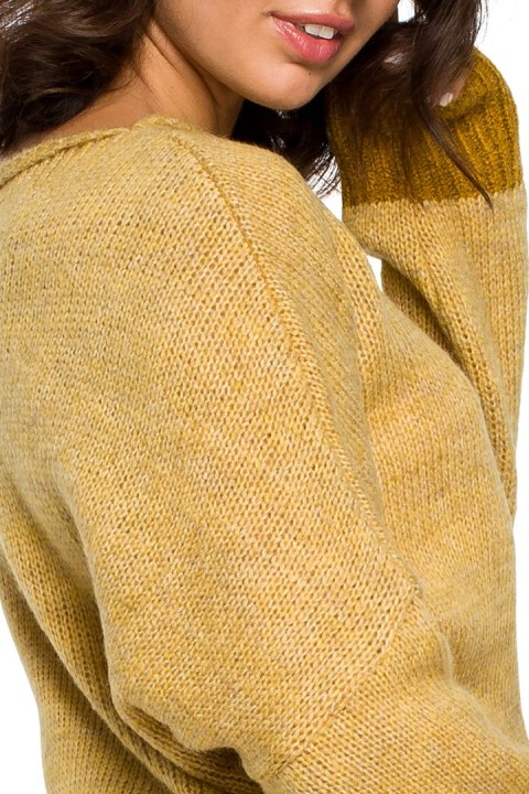 Sweter damski o kimonowych rękawach musztardowy BK015 Sweter damski o kimonowych rękawach musztardowy BK015