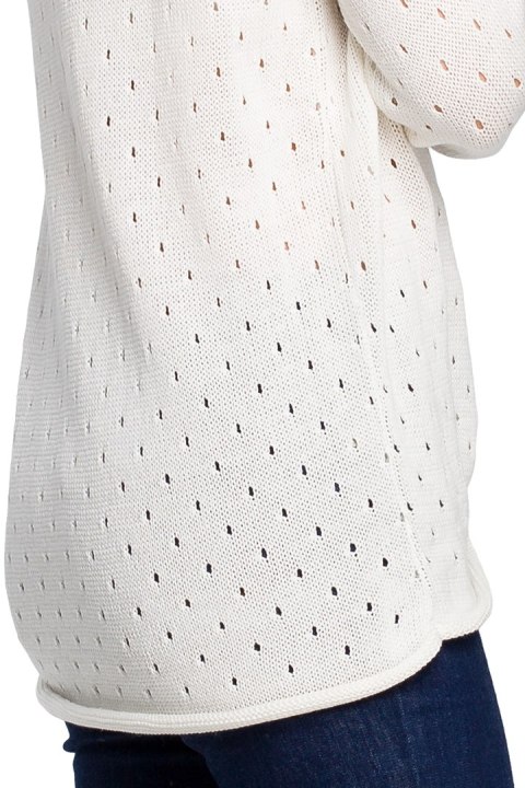 Luźny sweter damski z oczkami przewiewny ecru BK019 Luźny sweter damski z oczkami przewiewny ecru BK019