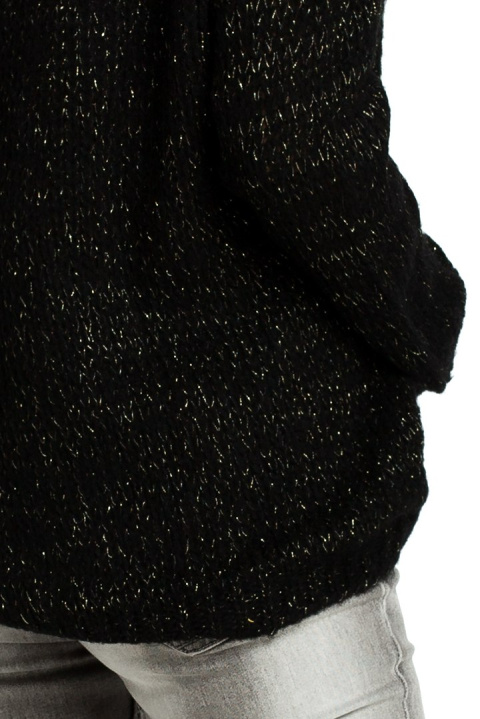 Sweter damski luźny ze złotą nitką i dekoltem w serek czarny BK004 Sweter damski luźny ze złotą nitką i dekoltem w serek czarny BK004