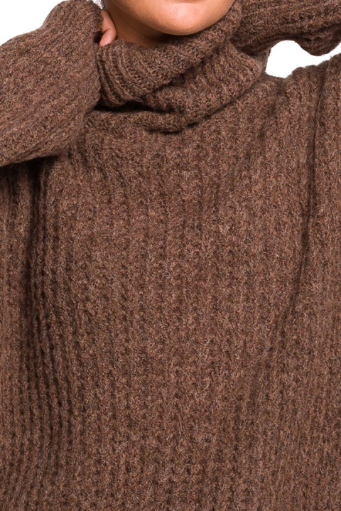 Długi sweter damski gruby oversize z golfem karmelowy BK030 Długi sweter damski gruby oversize z golfem karmelowy BK030