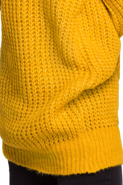 Długi sweter damski gruby oversize z golfem miodowy BK030 Długi sweter damski gruby oversize z golfem miodowy BK030