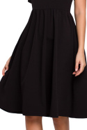 Sukienka rozkloszowana midi z krótkim rękawem i stójką czarna K028