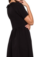 Sukienka rozkloszowana midi z krótkim rękawem i stójką czarna K028
