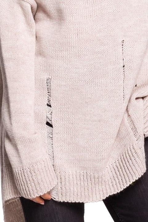 Sweter damski luźny oversize z dziurami i dekoltem V beżowy BK028 Sweter damski luźny oversize z dziurami i dekoltem V beżowy BK028