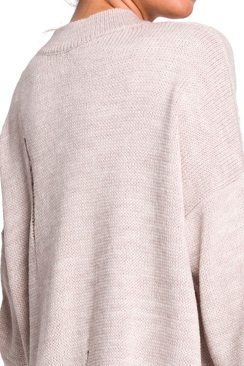 Sweter damski luźny oversize z dziurami i dekoltem V beżowy BK028 Sweter damski luźny oversize z dziurami i dekoltem V beżowy BK028