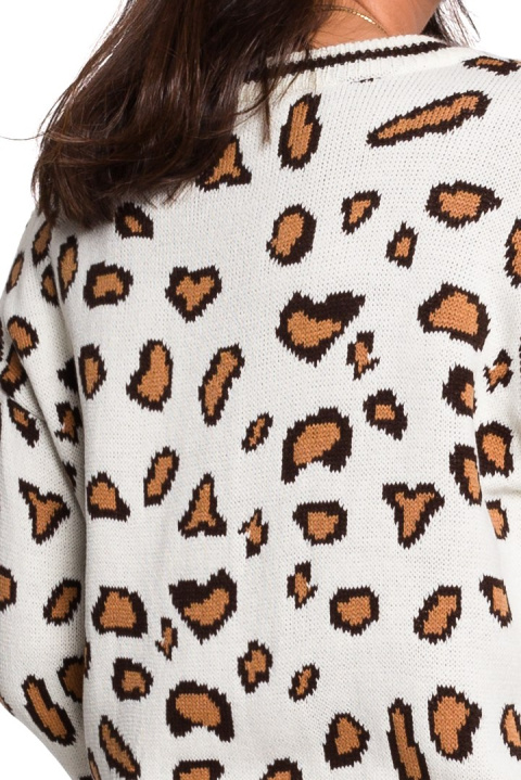 Sweter damski w lamparcie cętki ze ściągaczem biały m2 BK029 Sweter damski w lamparcie cętki ze ściągaczem biały m2 BK029