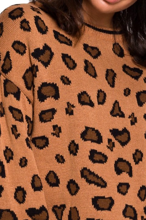 Sweter damski w lamparcie cętki ze ściągaczem brązowy m4 BK029 Sweter damski w lamparcie cętki ze ściągaczem brązowy m4 BK029