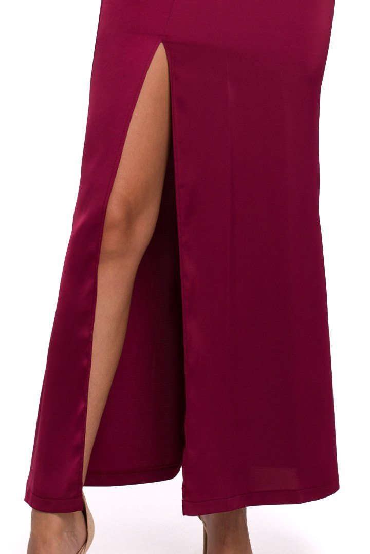 Elegancka sukienka maxi dopasowana z rozcięciem bez rękawów bordowa K042