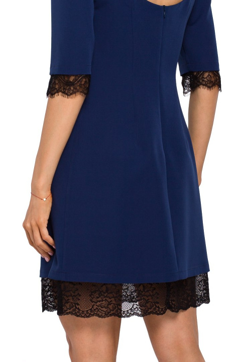 Elegancka sukienka midi z koronką i dekoltem na plecach granatowa me489 Elegancka sukienka midi z koronką i dekoltem na plecach granatowa me489