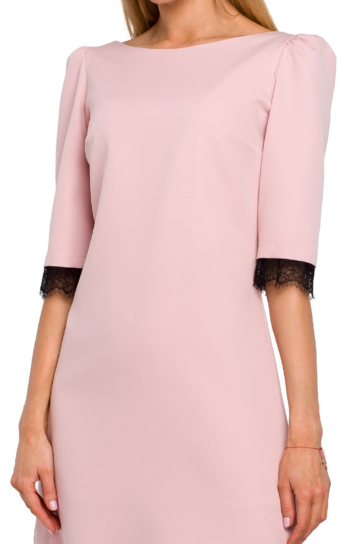 Elegancka sukienka midi z koronką i dekoltem na plecach pudrowa me489 Elegancka sukienka midi z koronką i dekoltem na plecach pudrowa me489
