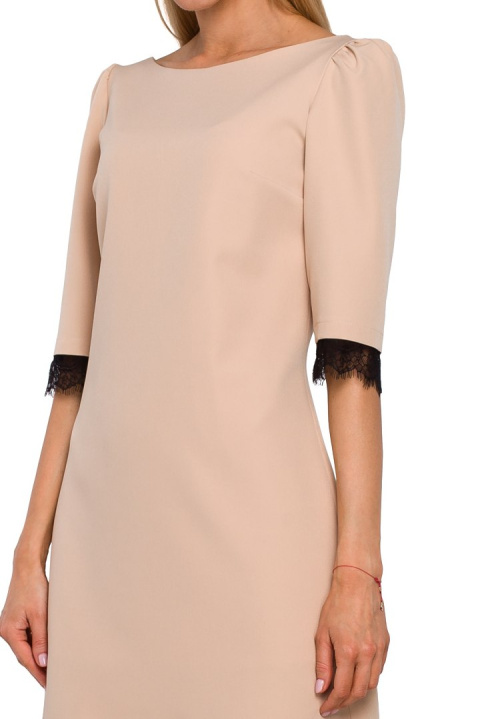 Elegancka sukienka midi z koronką i dekoltem na plecach beżowa me489 Elegancka sukienka midi z koronką i dekoltem na plecach beżowa me489