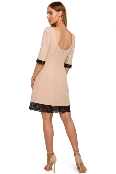 Elegancka sukienka midi z koronką i dekoltem na plecach beżowa me489 Elegancka sukienka midi z koronką i dekoltem na plecach beżowa me489