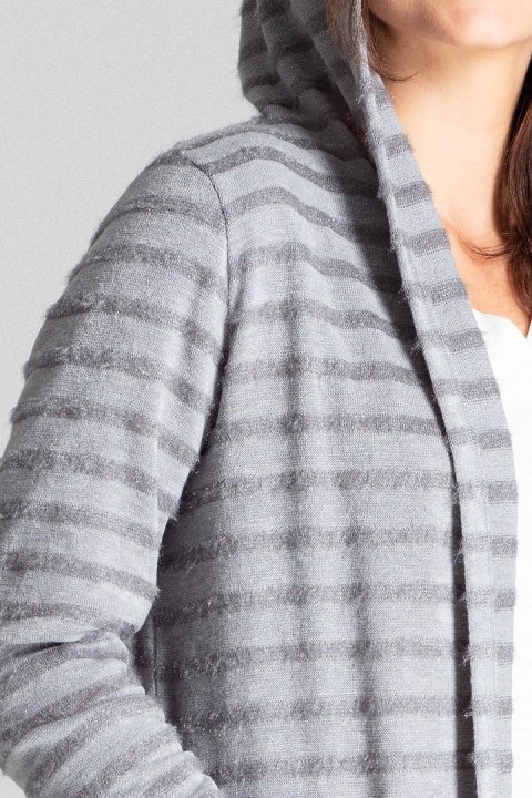 Sweter damski z kapturem z dzianiny w ozdobne poziome paski szary L070 Sweter damski z kapturem z dzianiny w ozdobne poziome paski szary L070