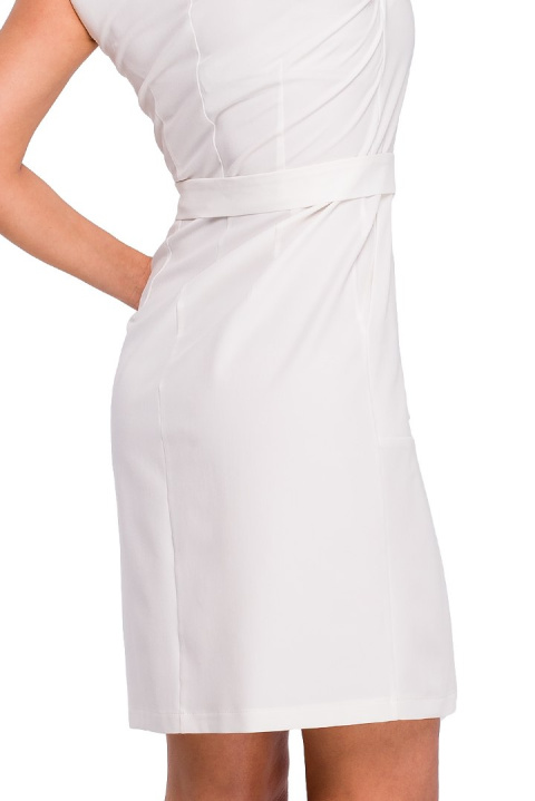 Elegancka sukienka dopasowana midi bez rękawów wiązana ecru S158 Elegancka sukienka dopasowana midi bez rękawów wiązana ecru S158