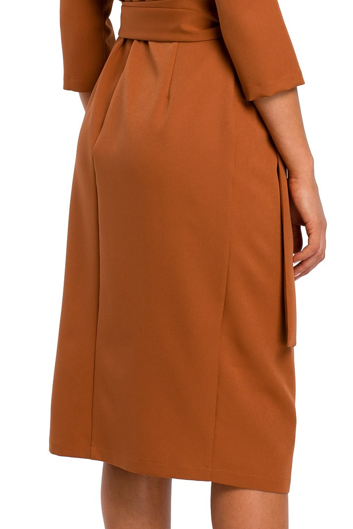 Elegancka sukienka kopertowa dopasowana midi z paskiem ruda S175 Elegancka sukienka kopertowa dopasowana midi z paskiem ruda S175