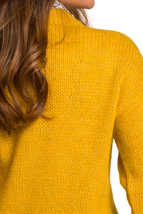Sweter damski krótki ze ściągaczem luźny splot miodowy S185 Sweter damski krótki ze ściągaczem luźny splot miodowy S185