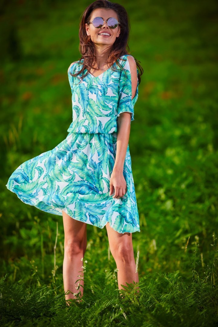 Letnia sukienka szyfonowa mini w kwiaty z krótkim rękawem zielona A295