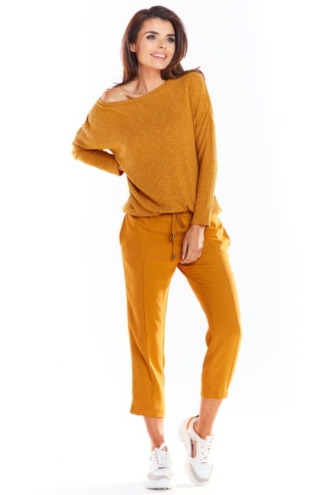 Sweter damski z wiskozy asymetryczny klasyczny krój kamelowy A333 Sweter damski z wiskozy asymetryczny klasyczny krój kamelowy A333