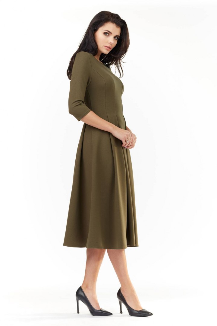 Sukienka midi o rozkloszowanym fasonie khaki M155 Sukienka midi o rozkloszowanym fasonie khaki M155