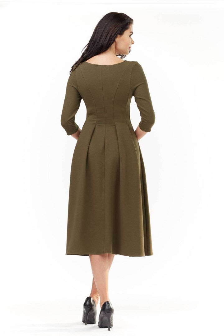 Sukienka midi o rozkloszowanym fasonie khaki M155 Sukienka midi o rozkloszowanym fasonie khaki M155