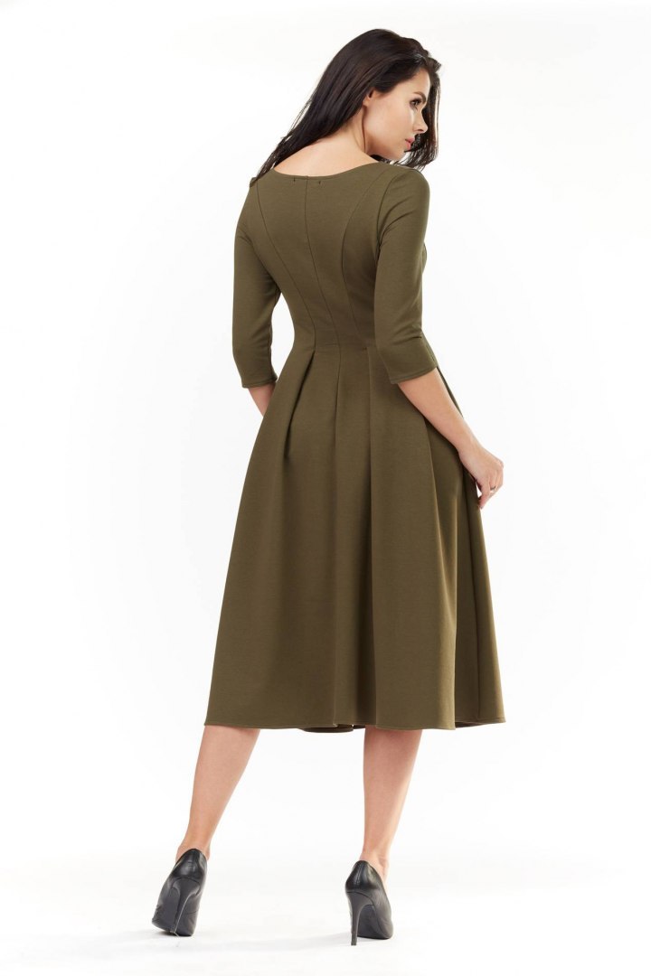 Sukienka midi o rozkloszowanym fasonie khaki M155 Sukienka midi o rozkloszowanym fasonie khaki M155