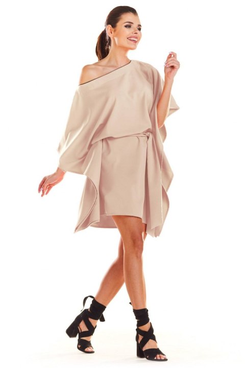 Sukienka mini oversize z krótkim rękawem wiązana w pasie beżowa M196 Sukienka mini oversize z krótkim rękawem wiązana w pasie beżowa M196