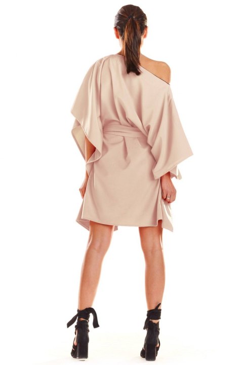 Sukienka mini oversize z krótkim rękawem wiązana w pasie beżowa M196 Sukienka mini oversize z krótkim rękawem wiązana w pasie beżowa M196